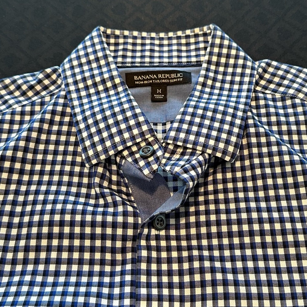 Banana Republic Men’s Non-Iron Dress Shirt - Tailored Slim Fit- Medium